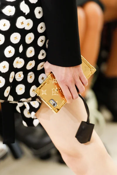 Look 15